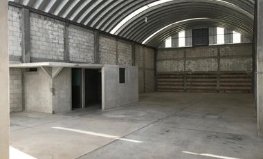 Renta de BODEGA grande o NAVE por Avenida las Torres