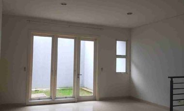 disewa rumah bagus 4BR si cluster Maple summarecon Bekasi