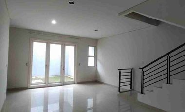 disewa rumah bagus 4BR si cluster Maple summarecon Bekasi