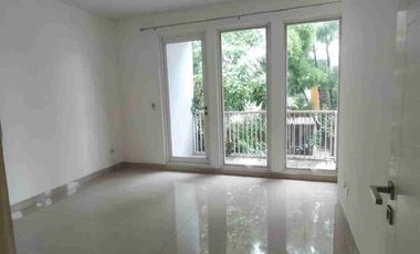 disewa rumah bagus 4BR si cluster Maple summarecon Bekasi