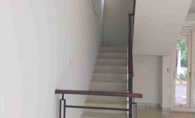 disewa rumah bagus 4BR si cluster Maple summarecon Bekasi