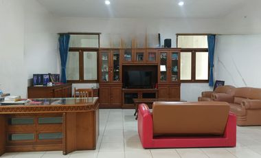 RUMAH IDAMAN MINIMALIS MODERN 3 LANTAI LINGKUNGAN ASRI NYAMAN SIAP HUNI DI SETRADUTA BANDUNG