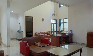 RUMAH IDAMAN MINIMALIS MODERN 3 LANTAI LINGKUNGAN ASRI NYAMAN SIAP HUNI DI SETRADUTA BANDUNG