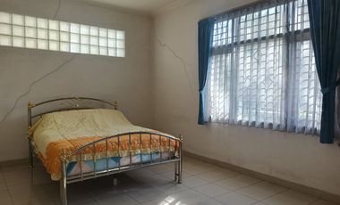 RUMAH IDAMAN MINIMALIS MODERN 3 LANTAI LINGKUNGAN ASRI NYAMAN SIAP HUNI DI SETRADUTA BANDUNG