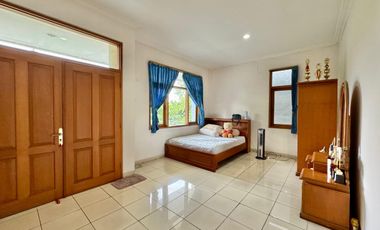 RUMAH IDAMAN MINIMALIS MODERN 3 LANTAI LINGKUNGAN ASRI NYAMAN SIAP HUNI DI SETRADUTA BANDUNG