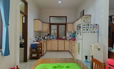 RUMAH IDAMAN MINIMALIS MODERN 3 LANTAI LINGKUNGAN ASRI NYAMAN SIAP HUNI DI SETRADUTA BANDUNG