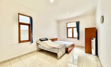 RUMAH IDAMAN MINIMALIS MODERN 3 LANTAI LINGKUNGAN ASRI NYAMAN SIAP HUNI DI SETRADUTA BANDUNG