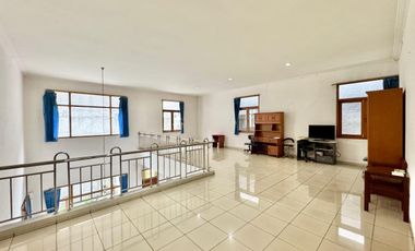 RUMAH IDAMAN MINIMALIS MODERN 3 LANTAI LINGKUNGAN ASRI NYAMAN SIAP HUNI DI SETRADUTA BANDUNG