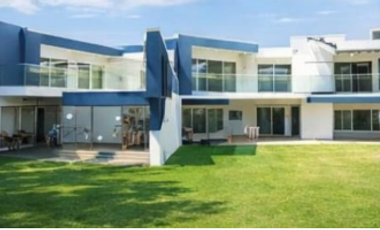 Casa en renta en Club de Golf la Huerta Zerezotla con recamara en planta baja