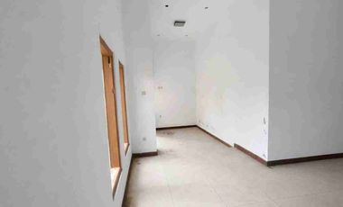 Rumah 2 Lantai Tengah Kota Solo
