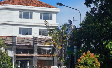 Ruko Gandeng Ex Bank Disewakan, di Teuku Umar, Denpasar Barat Area