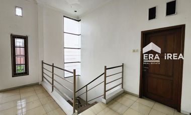 DIJUAL RUMAH MEWAH 2 LANTAI DEKAT STADION MANAHAN SOLO