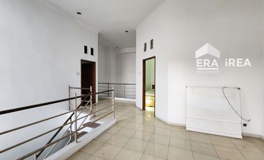 DIJUAL RUMAH MEWAH 2 LANTAI DEKAT STADION MANAHAN SOLO