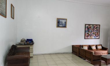 DIJUAL RUMAH MEWAH 2 LANTAI DEKAT STADION MANAHAN SOLO