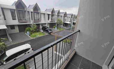 dijual cepat rumah mewah dua lantai full furnish di summarecon mutiara Makassar