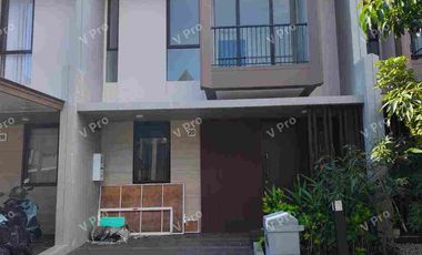 dijual cepat rumah mewah dua lantai full furnish di summarecon mutiara Makassar