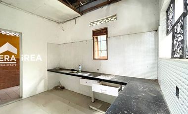 RUMAH 2 LANTAI DIJUAL DI SOLO BARAT KLATEN DEKAT PASAR JUWIRING