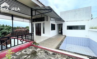 RUMAH 2 LANTAI DIJUAL DI SOLO BARAT KLATEN DEKAT PASAR JUWIRING
