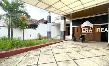 RUMAH 2 LANTAI DIJUAL DI SOLO BARAT KLATEN DEKAT PASAR JUWIRING