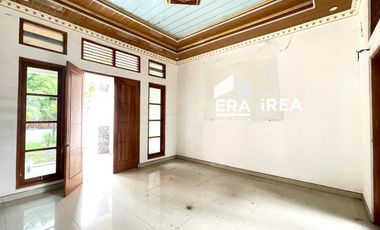 RUMAH 2 LANTAI DIJUAL DI SOLO BARAT KLATEN DEKAT PASAR JUWIRING