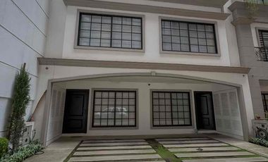 Casa en venta dentro de urbanización