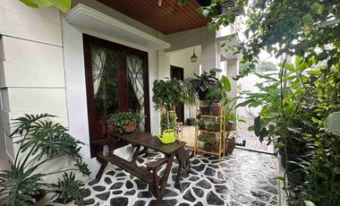 di jual rumah cantik dengan kolam renang pribadi dan harga murah lokasi sangat strategis di Simatupang