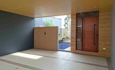 Brand new high ceiling bungalow with swimming pool for sale