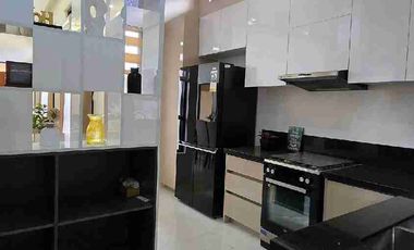 Brand new high ceiling bungalow with swimming pool for sale