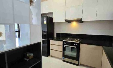 Brand new high ceiling bungalow with swimming pool for sale