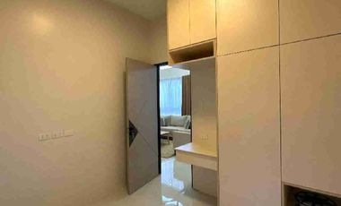 Brand new high ceiling bungalow with swimming pool for sale