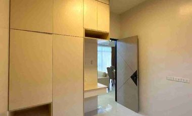 Brand new high ceiling bungalow with swimming pool for sale