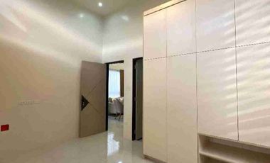 Brand new high ceiling bungalow with swimming pool for sale