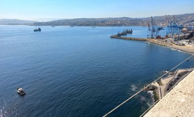 Valparaíso | Acogedor depto amoblado con vista a la bahía en Edificio Borde Bahía, Playa Ancha, ideal para estudiante o pareja