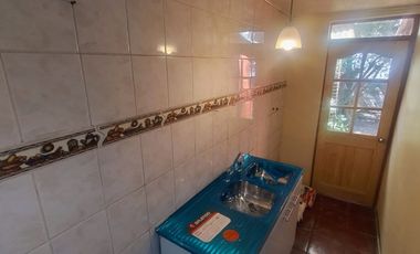 ARRIENDO CASA EN SECTOR RESIDENCIAL A PASOS DE AVENIDA, SUPERMERCADOS Y COLEGIOS