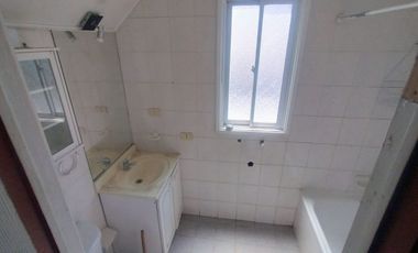 ARRIENDO CASA EN SECTOR RESIDENCIAL A PASOS DE AVENIDA, SUPERMERCADOS Y COLEGIOS