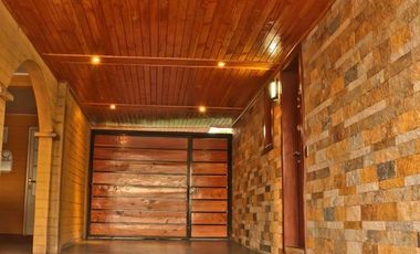 SE ARRIENDA CASA CON PISCINA EN SECTOR RESIDENCIAL A PASOS DE SUPERMERCADOS, COLEGIOS