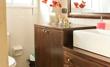 SE ARRIENDA CASA CON PISCINA EN SECTOR RESIDENCIAL A PASOS DE SUPERMERCADOS, COLEGIOS