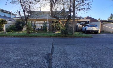 Se arrienda amplia casa en Calle Trizano – Excelente ubicación