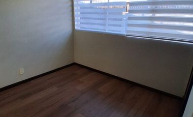 Se arrienda amplia casa en Calle Trizano – Excelente ubicación