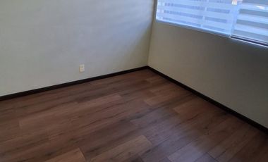 Se arrienda amplia casa en Calle Trizano – Excelente ubicación