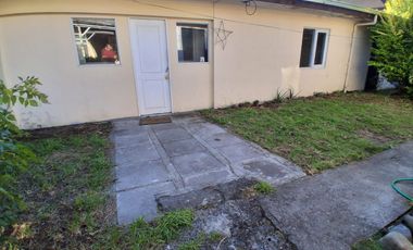 Se arrienda amplia casa en Calle Trizano – Excelente ubicación