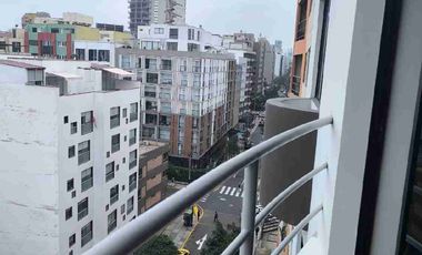Alquiler Departamento con balcón en el centro de  Miraflores