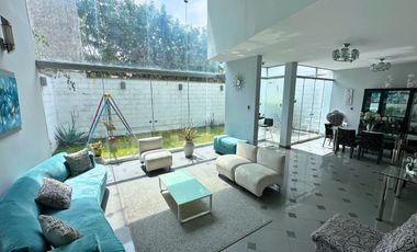 “Casa En Venta _ Frente A Parque _ Urb. Vista Alegre _ Santiago De Surco 