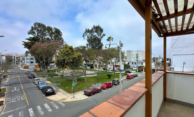 “Casa En Venta _ Frente A Parque _ Urb. Vista Alegre _ Santiago De Surco 