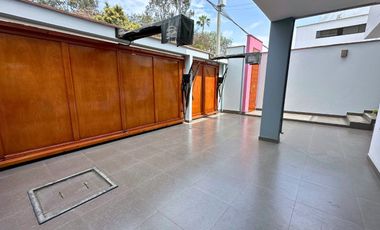 “Casa En Venta _ Frente A Parque _ Urb. Vista Alegre _ Santiago De Surco 