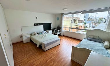 “Casa En Venta _ Frente A Parque _ Urb. Vista Alegre _ Santiago De Surco 