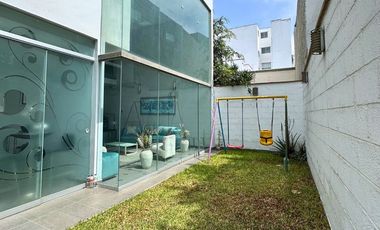 “Casa En Venta _ Frente A Parque _ Urb. Vista Alegre _ Santiago De Surco 