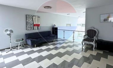 “Casa En Venta _ Frente A Parque _ Urb. Vista Alegre _ Santiago De Surco 