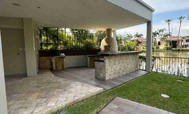 Casa de Alquiler en Urb. Lago Sol