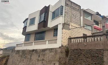 Casa de venta en Otavalo, sector Santa Anita